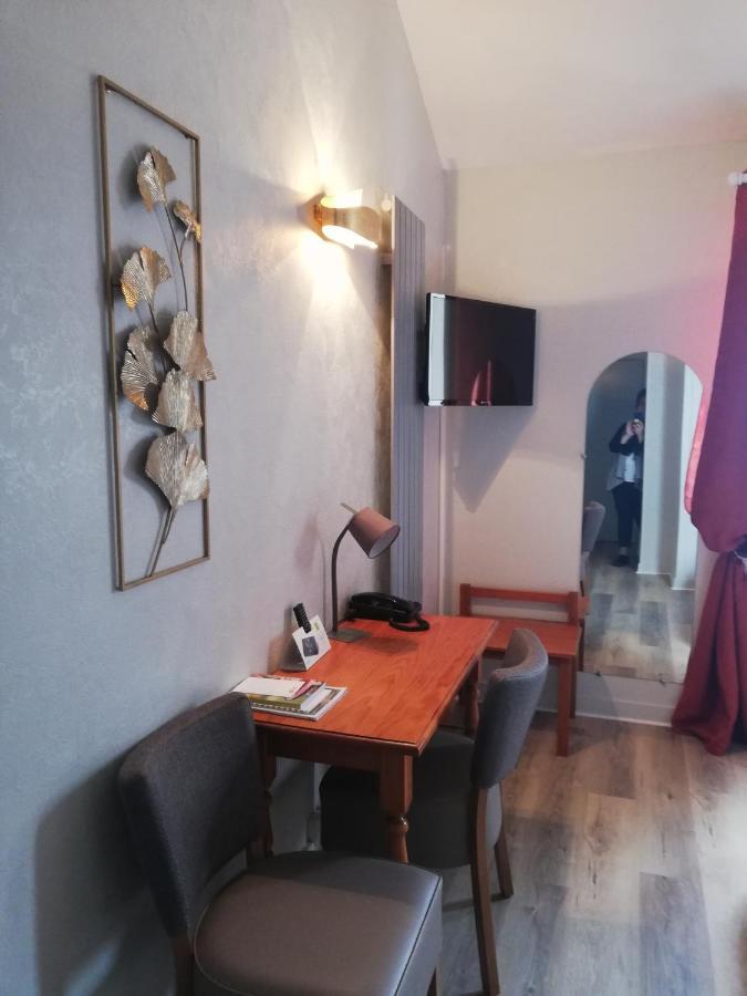 Logis Hotel Restaurant L'Oree Des Bois La Breille-les-Pins Zewnętrze zdjęcie