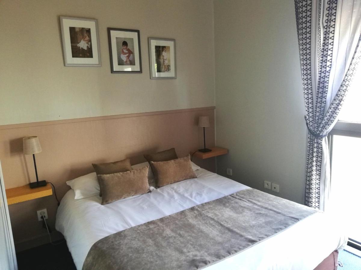 Logis Hotel Restaurant L'Oree Des Bois La Breille-les-Pins Zewnętrze zdjęcie