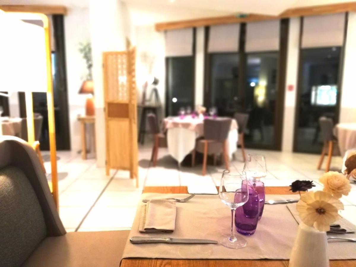 Logis Hotel Restaurant L'Oree Des Bois La Breille-les-Pins Zewnętrze zdjęcie