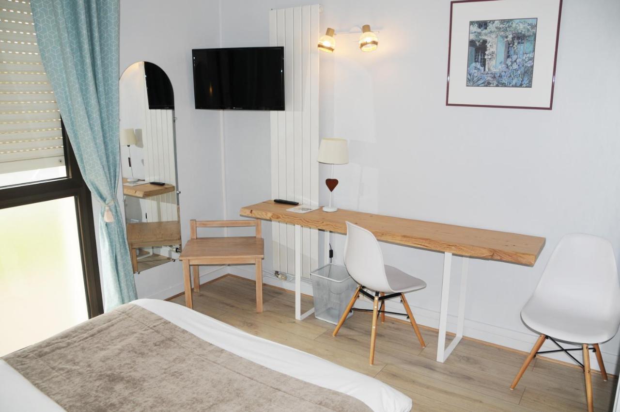 Logis Hotel Restaurant L'Oree Des Bois La Breille-les-Pins Zewnętrze zdjęcie