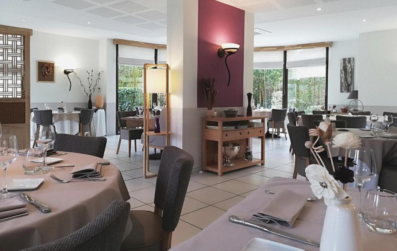 Logis Hotel Restaurant L'Oree Des Bois La Breille-les-Pins Zewnętrze zdjęcie