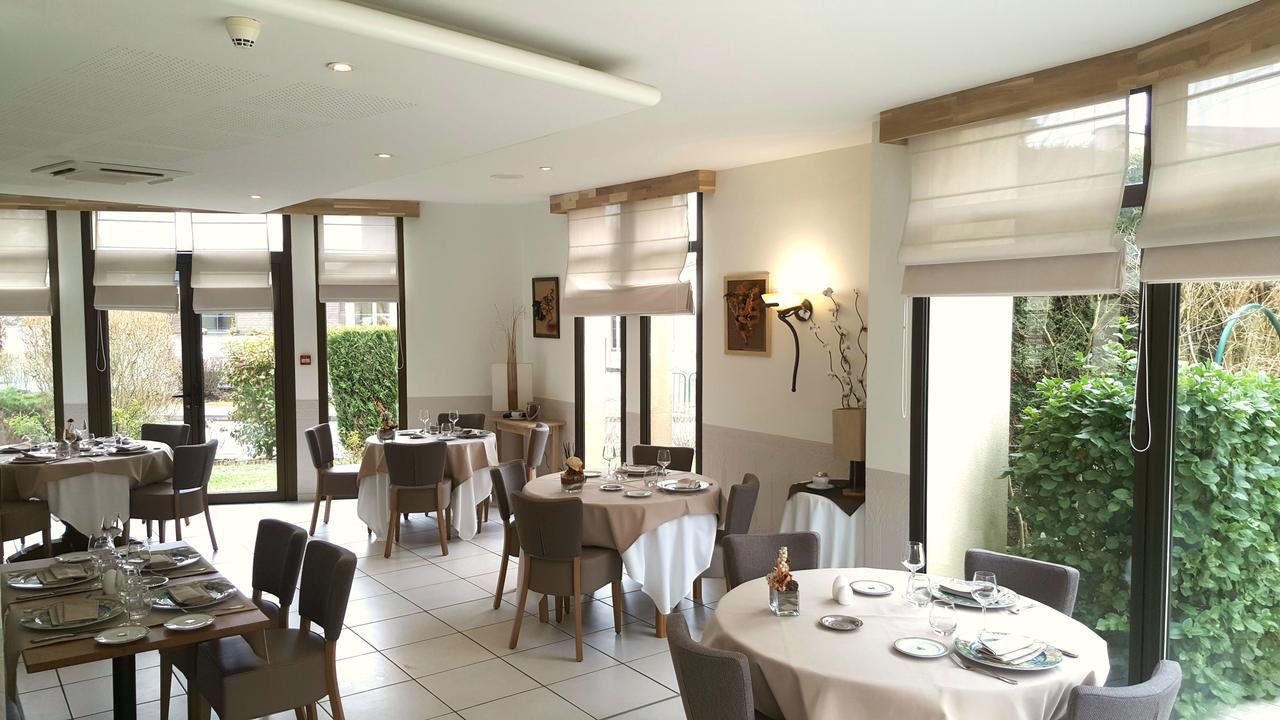 Logis Hotel Restaurant L'Oree Des Bois La Breille-les-Pins Zewnętrze zdjęcie
