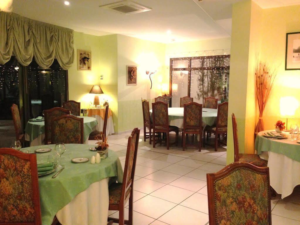 Logis Hotel Restaurant L'Oree Des Bois La Breille-les-Pins Zewnętrze zdjęcie