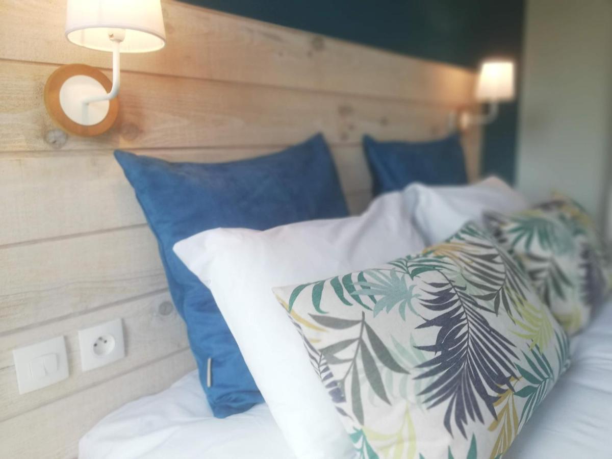 Logis Hotel Restaurant L'Oree Des Bois La Breille-les-Pins Zewnętrze zdjęcie