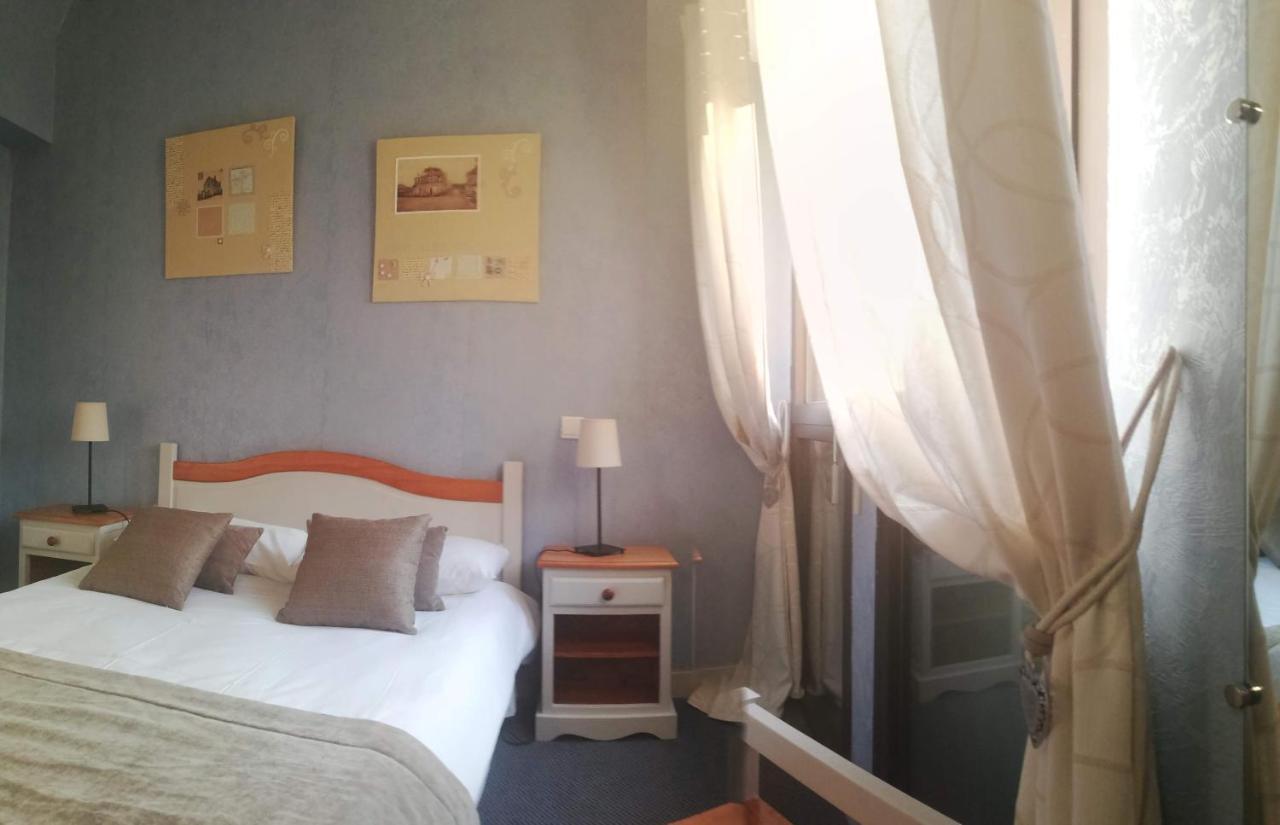 Logis Hotel Restaurant L'Oree Des Bois La Breille-les-Pins Zewnętrze zdjęcie